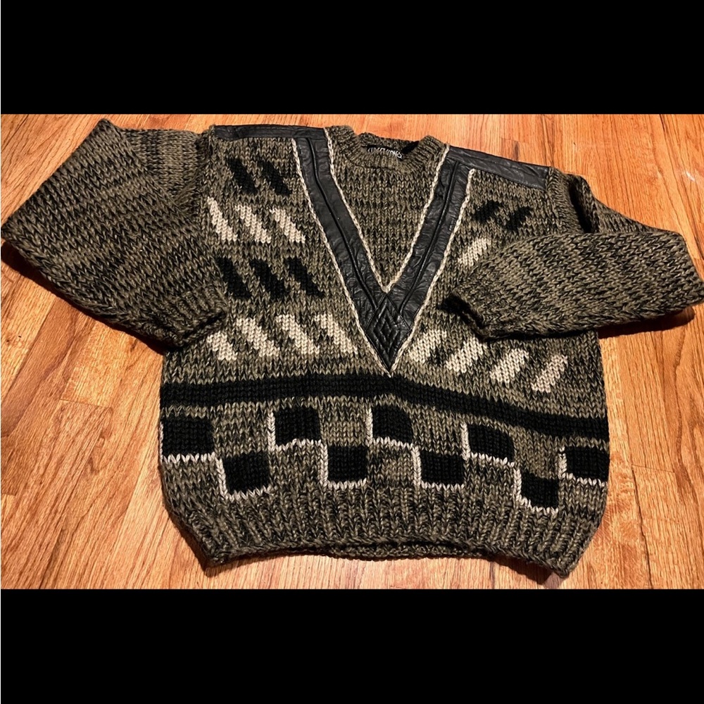 - Rare street scenes vintage sweater from the 80’s